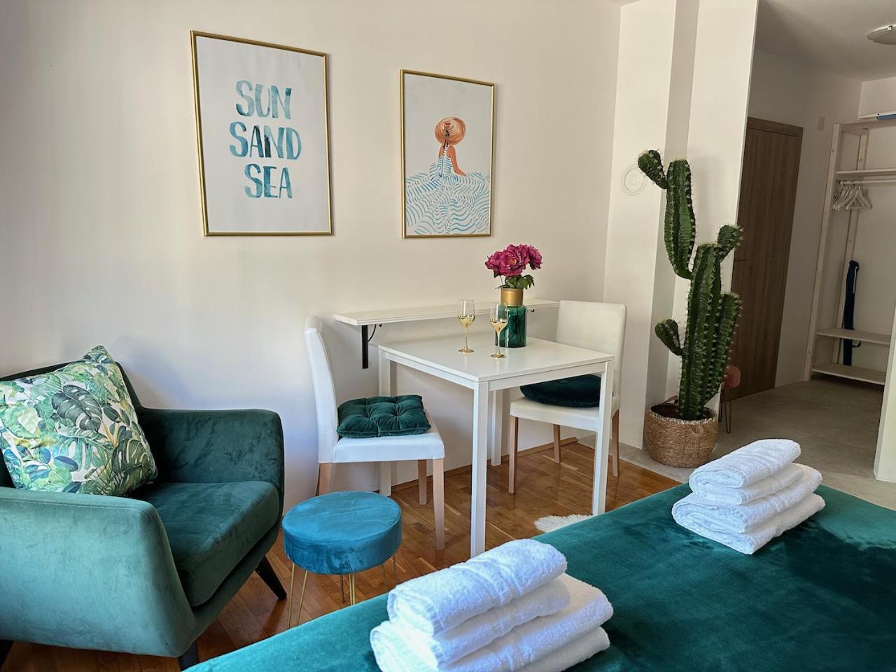 Sunshine Residence Stara Baška Стая снимка